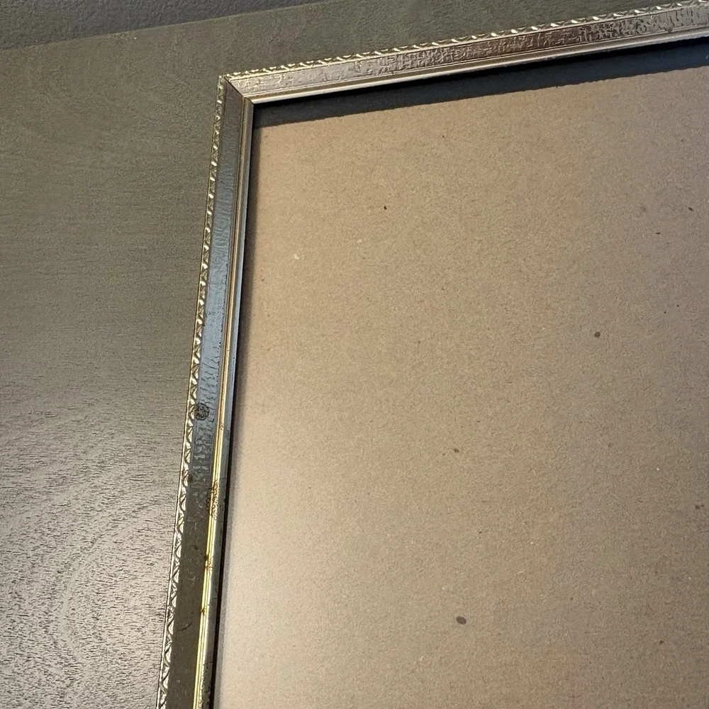 Vintage 8x10 Photo Picture Frame Bi-fold Gold‎ Tone Embossed Brass Metal Hinge